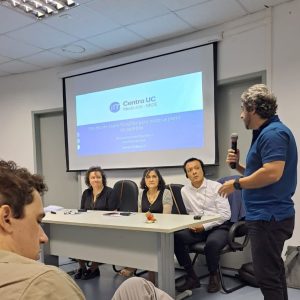 Los expertos en evaluación de MIDE UC, Paulina Flotts, Waleska Lazo y Kenmin Cheung, en el inicio de las jornadas de capacitación al equipo del Centro de Evaluación de Políticas Públicas y Educación (CAEd).